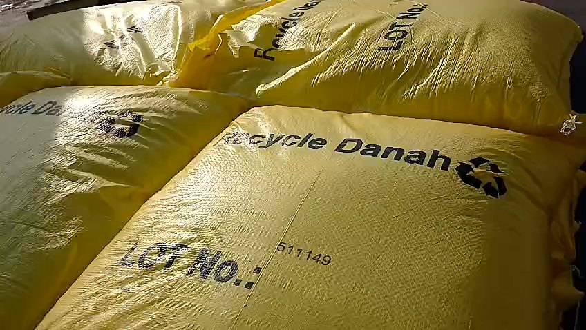 Yellow Recycle Danah 25 kg bags with lot numbers